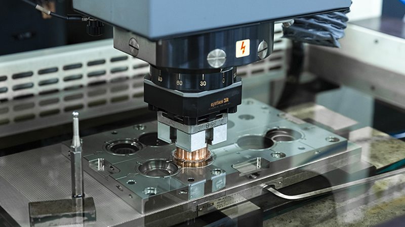 汽车双色内饰模具：揭秘其制造工艺与选型要点**